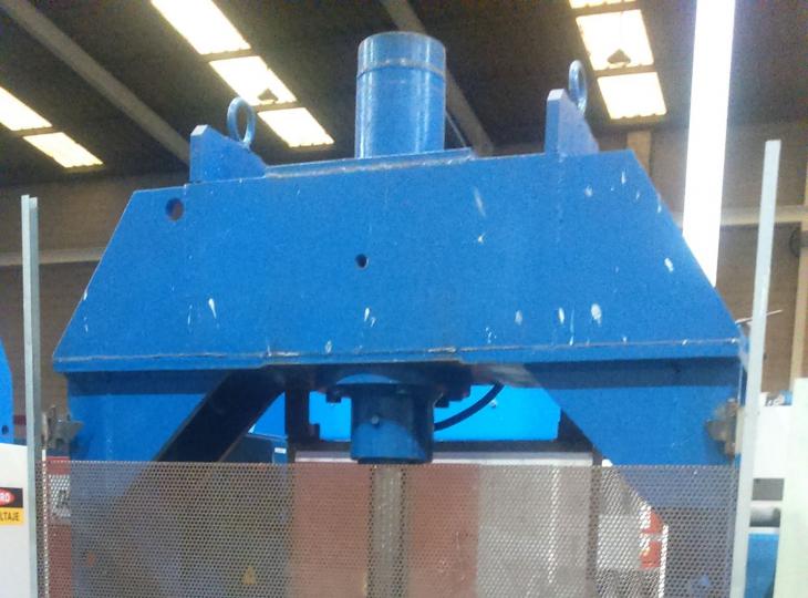 Prensa hidráulica de taller de aproximadamente 150Tn   