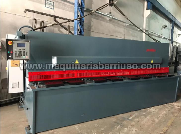 DURMA shear 4050 x 6 mm electronic vertical cutting variable angle. Cybelec control, spindle